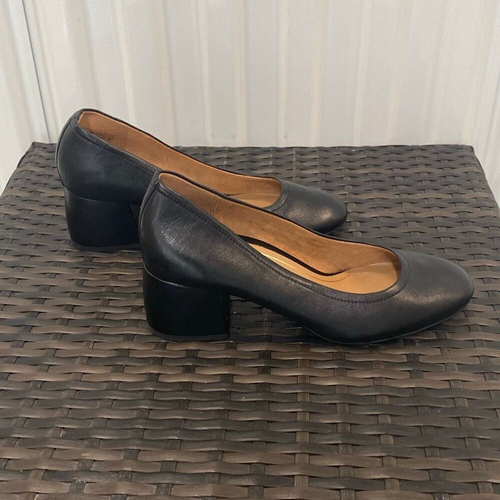 Vionic Carmel pump in black Nappa leather women’s size 9